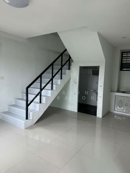 ขายโกดัง ลาดหลุมแก้ว ปทุมธานี โรงงานฟังก์ชัน 2IN1 อยู่อาศัย + ทำงานในที่เดียว, ปทุมธานี, ลาดหลุมแก้ว, ลาดหลุมแก้ว, ปทุมธานี, 330 ตร.ม., โกดัง-โรงงาน ขาย, โดย Jakarin Houpramong, 500164762 - DDproperty.com