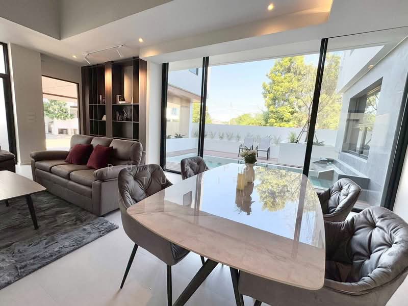 Pool Villa ให้เช่า ใกล้บิ๊กซีแม่เหียะ เพียง 10 นาที ค่าเช่า 98,000 บาท / เดือน รหัสทรัพย์ : No.9P010, Chiang Mai, San Phak Wan, Hang Dong, Chiang Mai, 4 Bedrooms, 320 sqm, Single Detached House For Rent, by Rutchaporn Tunsiri, 500164780 - DDproperty.com