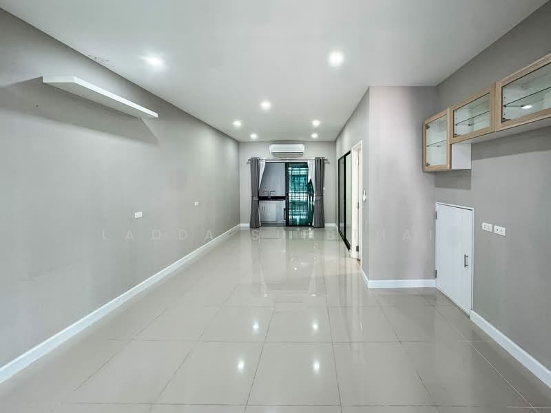 Patio Watcharapol-Ramindra, Bangkok, Watcharapol Road, Tha Rang, Bang Khen, Bangkok, 4 Bedrooms, 180 sqm, Townhouse For Sale, by Ladda Suebthai, 500164963 - DDproperty.com