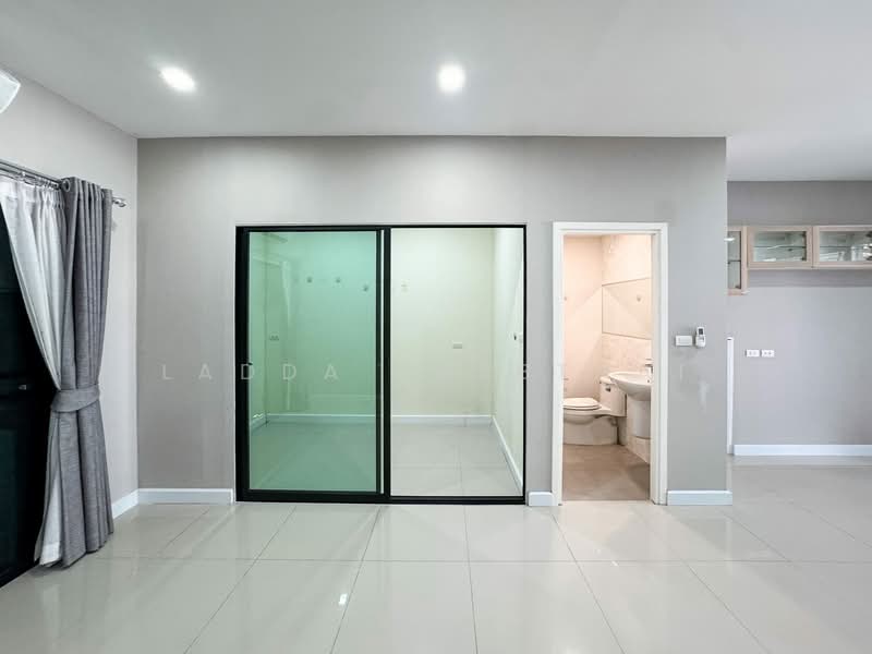 Patio Watcharapol-Ramindra, Bangkok, Watcharapol Road, Tha Rang, Bang Khen, Bangkok, 4 Bedrooms, 180 sqm, Townhouse For Sale, by Ladda Suebthai, 500164963 - DDproperty.com