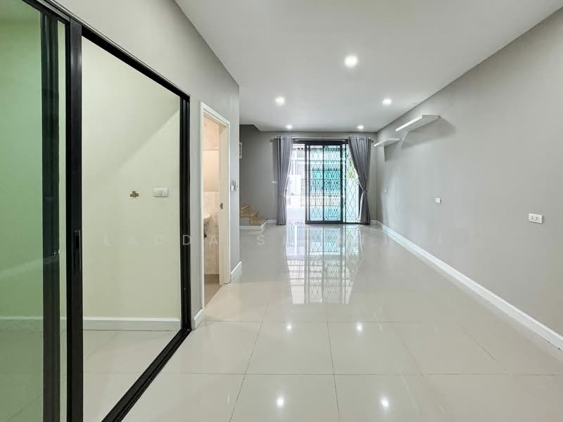 Patio Watcharapol-Ramindra, Bangkok, Watcharapol Road, Tha Rang, Bang Khen, Bangkok, 4 Bedrooms, 180 sqm, Townhouse For Sale, by Ladda Suebthai, 500164963 - DDproperty.com