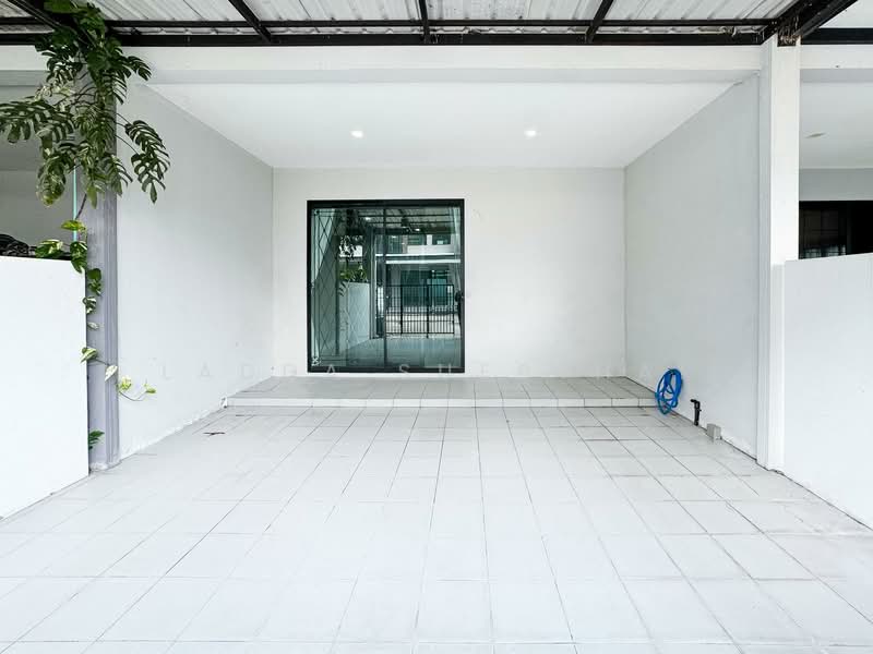 Patio Watcharapol-Ramindra, Bangkok, Watcharapol Road, Tha Rang, Bang Khen, Bangkok, 4 Bedrooms, 180 sqm, Townhouse For Sale, by Ladda Suebthai, 500164963 - DDproperty.com