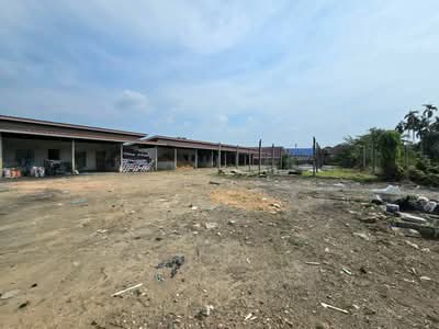 ขาย - ที่ดินพร้อมสิ่งปลูกสร้างบางกะจะ จันทบุรี, จันทบุรี