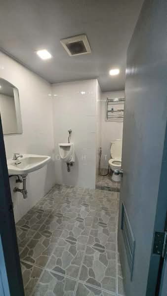 พื้นที่ให้เช่า สีลม สาทร บางรัก : Space for rent in Silom, Sathorn, and Bang Rak., กรุงเทพ, สีลม, บางรัก, กรุงเทพ, 58 ตร.ม., พื้นที่ขายของ ให้เช่า, โดย TOAH T., 500165096 - DDproperty.com