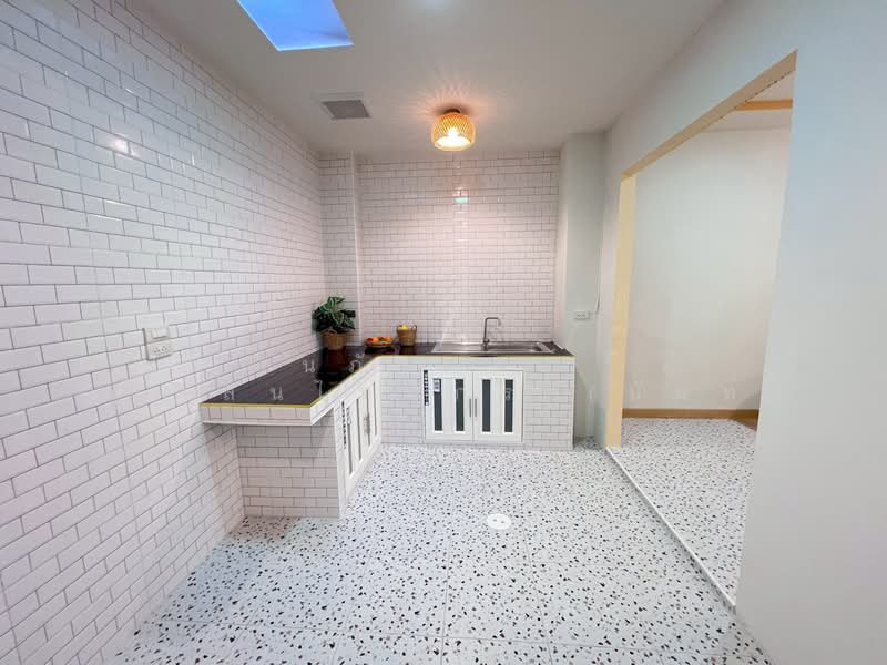 หมู่บ้านเรือนทองนิเวศน์ ถนนเสรีไทย ถนนลาดพร้าว แขวงคันนายาว เขตบางกะปิ, กรุงเทพ, เสรีไทย44, คันนายาว, คันนายาว, กรุงเทพ, 80 ตร.ม., ทาวน์เฮ้าส์ ขาย, โดย นภัสศรณ์ วงศ์สินไทยกร (นันท์), 500165208 - DDproperty.com