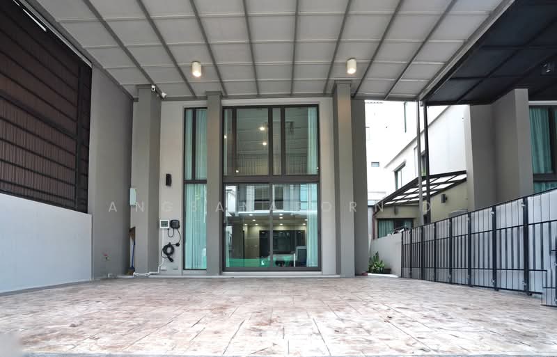 พาทิโอ พัฒนาการ32, Bangkok, Suan Luang, Suan Luang, Bangkok, 2 Bedrooms, 226 sqm, Townhouse For Sale, by Angsanaporn D, 500165258 - DDproperty.com