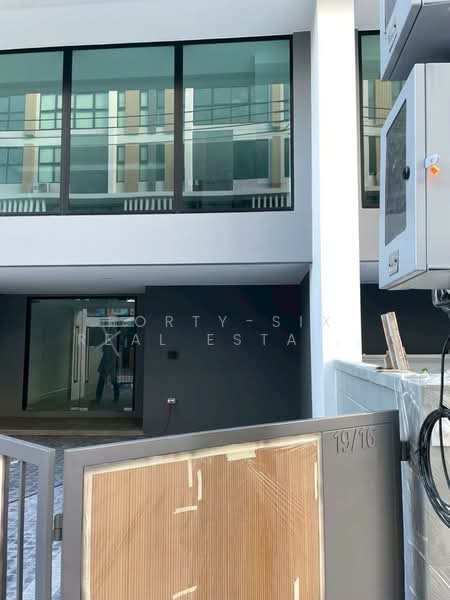 For Sale - ขายด่วน Home office ในโครงการ Nirvana@work กรุงเทพ-กรีฑา, Bangkok