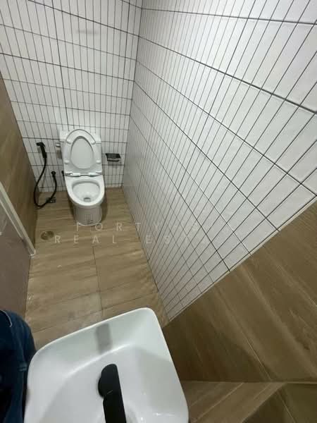 For Sale - ขายด่วน Home office ในโครงการ Nirvana@work กรุงเทพ-กรีฑา, Bangkok