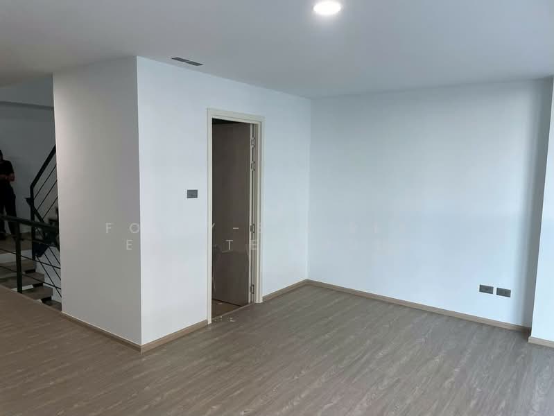 ขายด่วน Home office ในโครงการ Nirvana@work กรุงเทพ-กรีฑา, กรุงเทพ, 15 ซ. ศรีนครินทร์ ร่มเกล้า, ทับช้าง, สะพานสูง, กรุงเทพ, 281 ตร.ม., ทาวน์เฮ้าส์ ขาย, โดย Forty-Six Real Estate Group, 500165279 - DDproperty.com