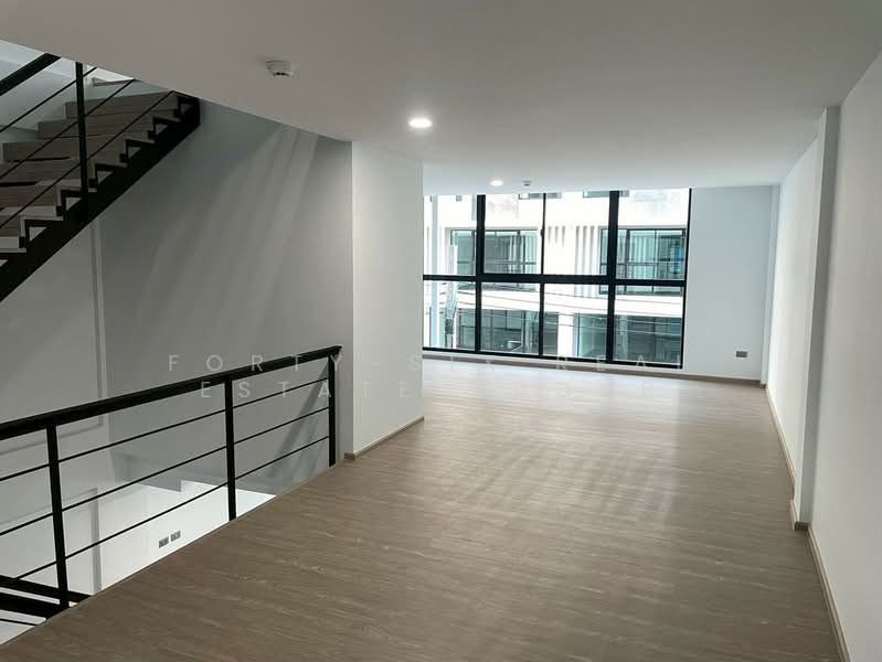 ขายด่วน Home office ในโครงการ Nirvana@work กรุงเทพ-กรีฑา, กรุงเทพ, 15 ซ. ศรีนครินทร์ ร่มเกล้า, ทับช้าง, สะพานสูง, กรุงเทพ, 281 ตร.ม., ทาวน์เฮ้าส์ ขาย, โดย Forty-Six Real Estate Group, 500165279 - DDproperty.com