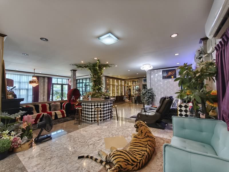 บ้าน 239 ตร.ว. Pool Villa ห่างจาก BTSบางจาก 1 กม., Bangkok, Bang Chak, Phra Khanong, Bangkok, 5 Bedrooms, 450 sqm, Single Detached House For Rent, by Thiya Chaysabut, 500165281 - DDproperty.com