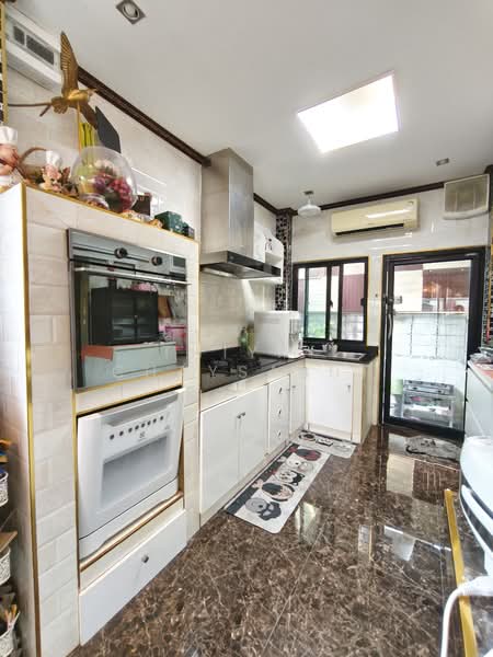 บ้าน 239 ตร.ว. Pool Villa ห่างจาก BTSบางจาก 1 กม., Bangkok, Bang Chak, Phra Khanong, Bangkok, 5 Bedrooms, 450 sqm, Single Detached House For Rent, by Thiya Chaysabut, 500165281 - DDproperty.com