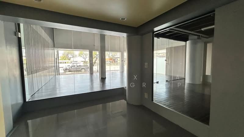 โชว์รูม/ ออฟฟิศ ทำเลดี ติดถนน ไม่ต้องเข้าซอย ขาย / ให้เช่า (FOR SALE/RENT), Samut Prakan, Rachathewa, Bang Plee, Samut Prakan, , 860 sqm, Warehouse/Factory For Rent, by Forty-Six Real Estate Group, 500165366 - DDproperty.com