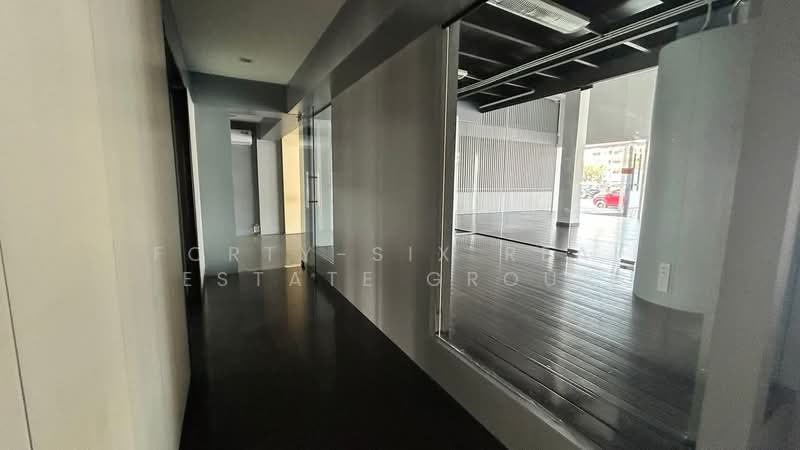 โชว์รูม/ ออฟฟิศ ทำเลดี ติดถนน ไม่ต้องเข้าซอย ขาย / ให้เช่า (FOR SALE/RENT), Samut Prakan, Rachathewa, Bang Plee, Samut Prakan, , 860 sqm, Warehouse/Factory For Rent, by Forty-Six Real Estate Group, 500165366 - DDproperty.com