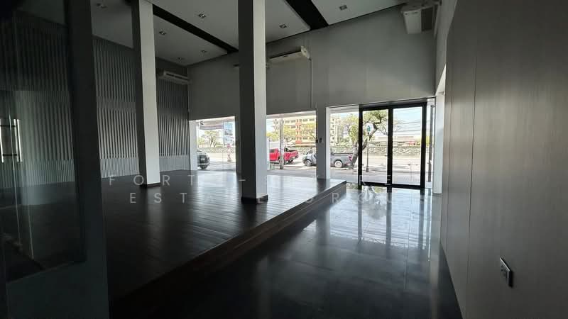 โชว์รูม/ ออฟฟิศ ทำเลดี ติดถนน ไม่ต้องเข้าซอย ขาย / ให้เช่า (FOR SALE/RENT), Samut Prakan, Rachathewa, Bang Plee, Samut Prakan, , 860 sqm, Warehouse/Factory For Rent, by Forty-Six Real Estate Group, 500165366 - DDproperty.com