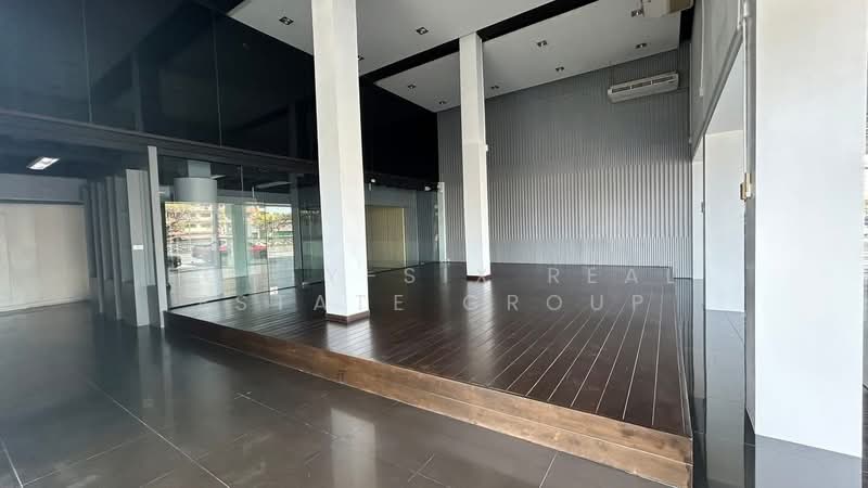 โชว์รูม/ ออฟฟิศ ทำเลดี ติดถนน ไม่ต้องเข้าซอย ขาย / ให้เช่า (FOR SALE/RENT), Samut Prakan, Rachathewa, Bang Plee, Samut Prakan, , 860 sqm, Warehouse/Factory For Rent, by Forty-Six Real Estate Group, 500165366 - DDproperty.com