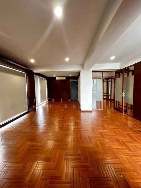 โชว์รูม/ ออฟฟิศ ทำเลดี ติดถนน ไม่ต้องเข้าซอย ขาย / ให้เช่า (FOR SALE/RENT), Samut Prakan, Rachathewa, Bang Plee, Samut Prakan, , 860 sqm, Warehouse/Factory For Rent, by Forty-Six Real Estate Group, 500165366 - DDproperty.com