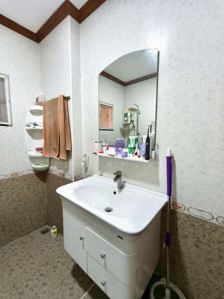 ขายบ้านเดี่ยวทำเลดี สัตหีบ-เตาถ่าน ใกล้ถนนสุขุมวิทเพียง 4 นาที!! พื้นที่กว้าง เดินทางสะดวก, ชลบุรี, สัตหีบ, สัตหีบ, ชลบุรี, 108 ตร.ม., บ้านเดี่ยว ขาย, โดย Lookpla, 500165393 - DDproperty.com