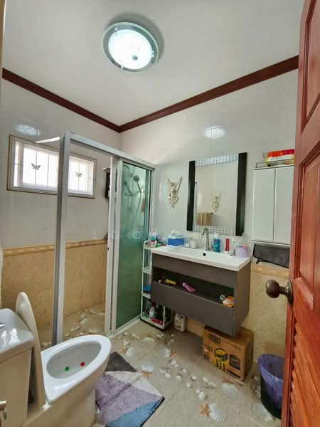 ขายบ้านเดี่ยวทำเลดี สัตหีบ-เตาถ่าน ใกล้ถนนสุขุมวิทเพียง 4 นาที!! พื้นที่กว้าง เดินทางสะดวก, ชลบุรี, สัตหีบ, สัตหีบ, ชลบุรี, 108 ตร.ม., บ้านเดี่ยว ขาย, โดย Lookpla, 500165393 - DDproperty.com