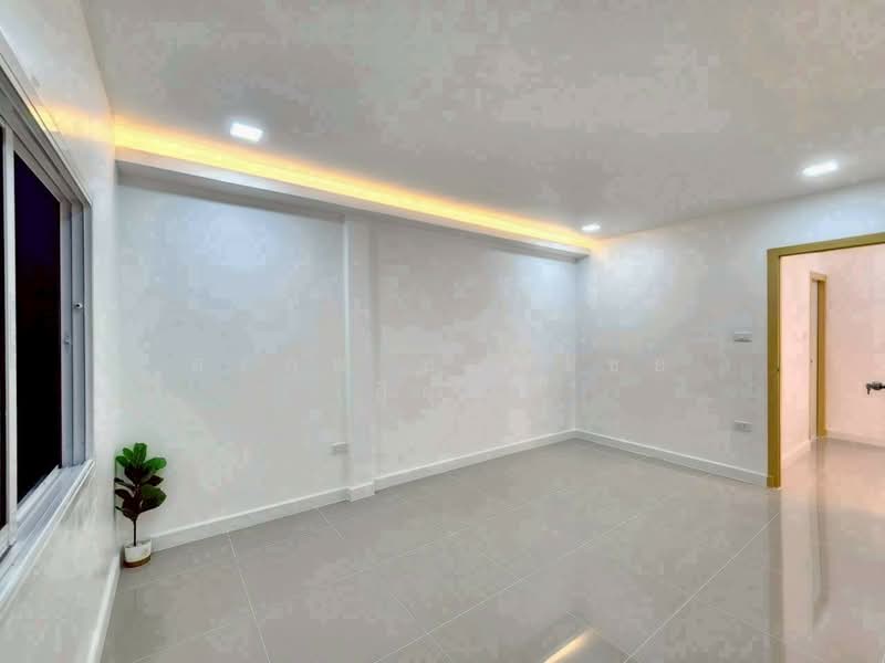 Baan Fah Rangsit Klong 4 : บ้านฟ้ารังสิต คลอง 4, ปทุมธานี, ทางหลวงแผ่นดินหมายเลข 305 ต.บึงยี่โถ อ.ธัญบุรี จ.ปทุมธานี, บึงยี่โถ, ธัญบุรี, ปทุมธานี, 64 ตร.ม., ทาวน์เฮ้าส์ ขาย, โดย สรภพ ยอดไชย (สีฝุ่น), 500165422 - DDproperty.com