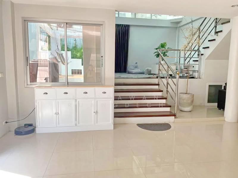 ให้เช่า บ้านเดี่ยว 2 ชั้น ซอยอ่อนนุช 44 ใกล้ BTS อ่อนนุช, Bangkok, Bang Chak, Phra Khanong, Bangkok, 3 Bedrooms, 300 sqm, Single Detached House For Rent, by Noppawan Ruangdech, 500165436 - DDproperty.com