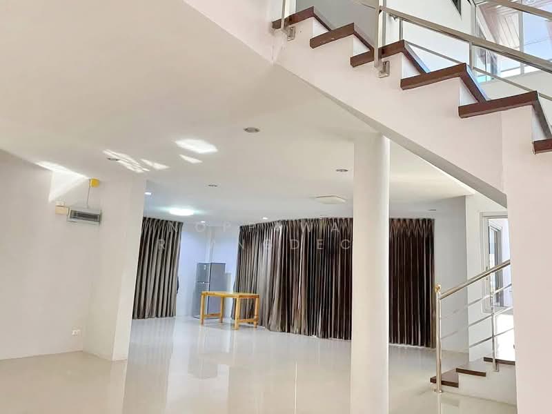 ให้เช่า บ้านเดี่ยว 2 ชั้น ซอยอ่อนนุช 44 ใกล้ BTS อ่อนนุช, Bangkok, Bang Chak, Phra Khanong, Bangkok, 3 Bedrooms, 300 sqm, Single Detached House For Rent, by Noppawan Ruangdech, 500165436 - DDproperty.com