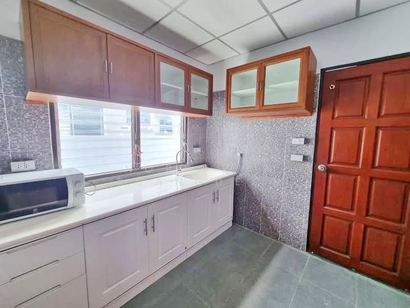 ให้เช่า บ้านเดี่ยว 2 ชั้น ถนนรัตนาธิเบศร์ ใกล้ MRT ไทรม้า, Nonthaburi, Sai Ma, Muang Nonthaburi, Nonthaburi, 3 Bedrooms, 160 sqm, Single Detached House For Rent, by Noppawan Ruangdech, 500165451 - DDproperty.com