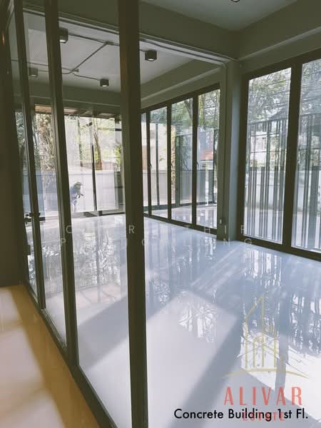 Newly renovated commercial building on Soi Ratchadaphisek 32, Bangkok, Chan Kasem, Chatuchak, Bangkok, , 1,200 sqm, Shophouse For Rent, by Charinthip Phungalong, 500165486 - DDproperty.com