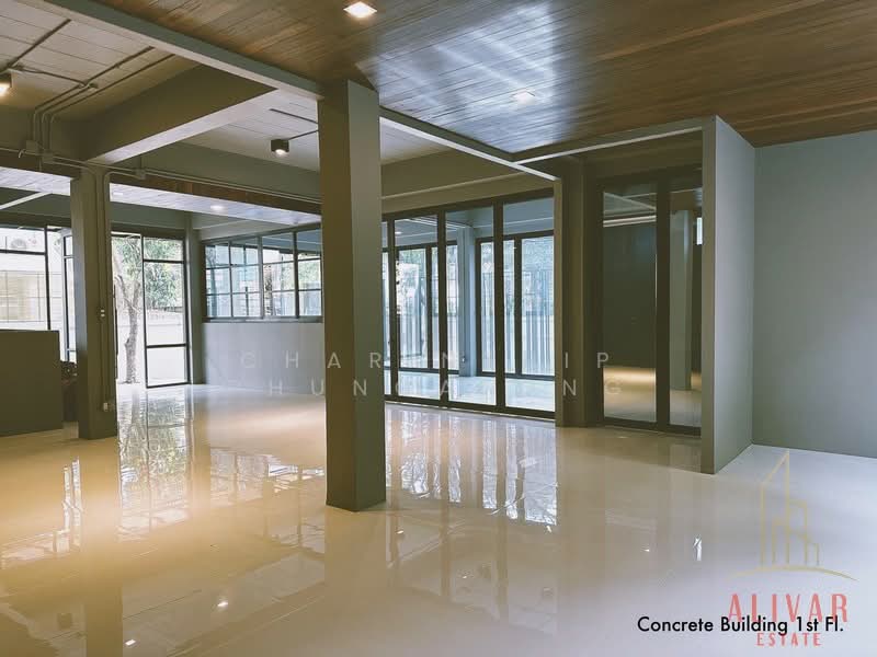 Newly renovated commercial building on Soi Ratchadaphisek 32, Bangkok, Chan Kasem, Chatuchak, Bangkok, , 1,200 sqm, Shophouse For Rent, by Charinthip Phungalong, 500165486 - DDproperty.com