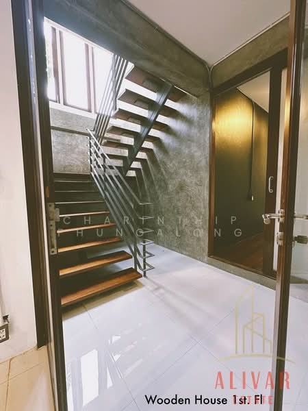 Newly renovated commercial building on Soi Ratchadaphisek 32, Bangkok, Chan Kasem, Chatuchak, Bangkok, , 1,200 sqm, Shophouse For Rent, by Charinthip Phungalong, 500165486 - DDproperty.com