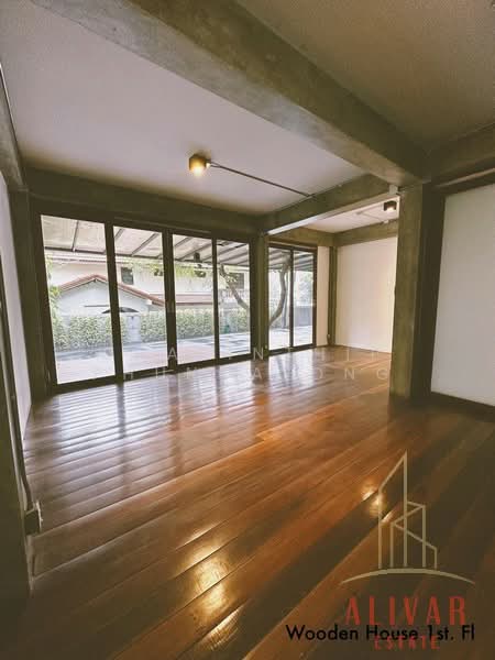 Newly renovated commercial building on Soi Ratchadaphisek 32, Bangkok, Chan Kasem, Chatuchak, Bangkok, , 1,200 sqm, Shophouse For Rent, by Charinthip Phungalong, 500165486 - DDproperty.com