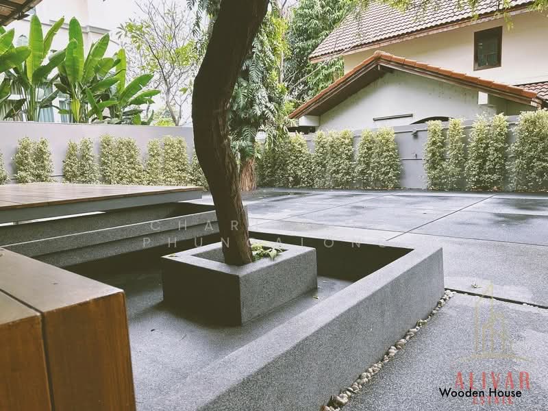 Newly renovated commercial building on Soi Ratchadaphisek 32, Bangkok, Chan Kasem, Chatuchak, Bangkok, , 1,200 sqm, Shophouse For Rent, by Charinthip Phungalong, 500165486 - DDproperty.com