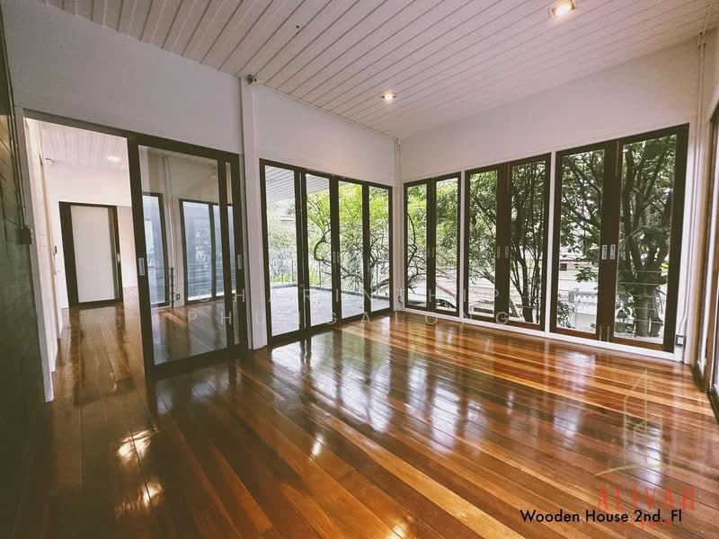 Newly renovated commercial building on Soi Ratchadaphisek 32, Bangkok, Chan Kasem, Chatuchak, Bangkok, , 1,200 sqm, Shophouse For Rent, by Charinthip Phungalong, 500165486 - DDproperty.com