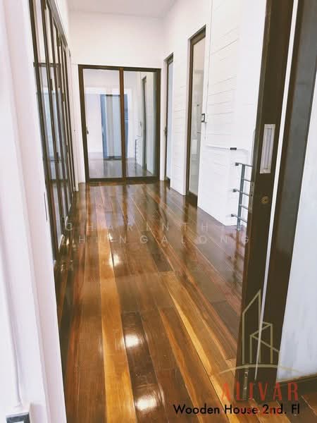 Newly renovated commercial building on Soi Ratchadaphisek 32, Bangkok, Chan Kasem, Chatuchak, Bangkok, , 1,200 sqm, Shophouse For Rent, by Charinthip Phungalong, 500165486 - DDproperty.com