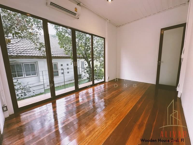 Newly renovated commercial building on Soi Ratchadaphisek 32, Bangkok, Chan Kasem, Chatuchak, Bangkok, , 1,200 sqm, Shophouse For Rent, by Charinthip Phungalong, 500165486 - DDproperty.com