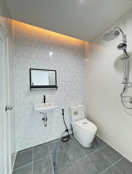 ขายทาวน์เฮาส์ รีโนเวทให้ใหม่กริบ พร้อมเข้าอยู่, Bangkok, เพชรเกษม 81 เลียบคลองภาษีเจริญ ฝั่งเหนือ, Nong Kang Plu, Nong Khaem, Bangkok, 2 Bedrooms, 110 sqm, Townhouse For Sale, by บุญชู อัศวฤทธิพรหม์, 500165493 - DDproperty.com