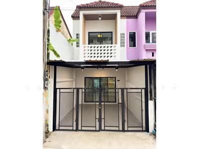 ขาย - ขายทาวน์เฮาส์ รีโนเวทให้ใหม่กริบ พร้อมเข้าอยู่, กรุงเทพ