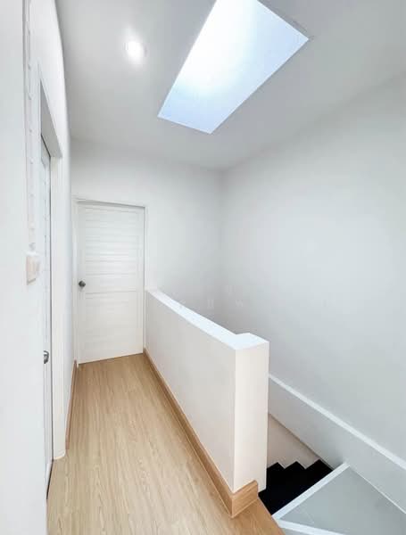 ขายทาวน์เฮาส์ รีโนเวทให้ใหม่กริบ พร้อมเข้าอยู่, Bangkok, เพชรเกษม 81 เลียบคลองภาษีเจริญ ฝั่งเหนือ, Nong Kang Plu, Nong Khaem, Bangkok, 2 Bedrooms, 110 sqm, Townhouse For Sale, by บุญชู อัศวฤทธิพรหม์, 500165493 - DDproperty.com