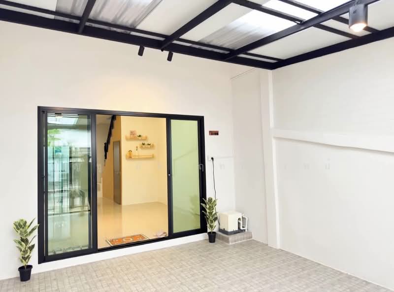 ขายทาวน์เฮาส์ รีโนเวทให้ใหม่กริบ พร้อมเข้าอยู่, กรุงเทพ, เพชรเกษม 81 เลียบคลองภาษีเจริญ ฝั่งเหนือ, หนองค้างพลู, หนองแขม, กรุงเทพ, 110 ตร.ม., ทาวน์เฮ้าส์ ขาย, โดย บุญชู อัศวฤทธิพรหม์, 500165493 - DDproperty.com