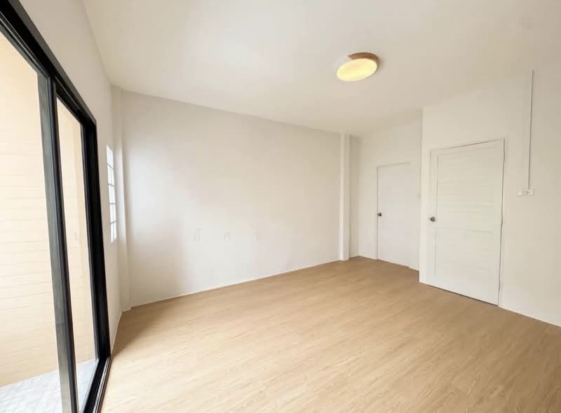 ขายทาวน์เฮาส์ รีโนเวทให้ใหม่กริบ พร้อมเข้าอยู่, Bangkok, เพชรเกษม 81 เลียบคลองภาษีเจริญ ฝั่งเหนือ, Nong Kang Plu, Nong Khaem, Bangkok, 2 Bedrooms, 110 sqm, Townhouse For Sale, by บุญชู อัศวฤทธิพรหม์, 500165493 - DDproperty.com