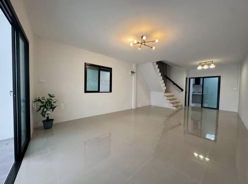 ขายถูก ทาวน์เฮาส์หลังมุม เนื้อที่เยอะมาก รีโนเวทใหม่กริบ พร้อมเข้าอยู่, Bangkok, เพชรเกษม 114, Nong Kang Plu, Nong Khaem, Bangkok, 2 Bedrooms, 190 sqm, Townhouse For Sale, by บุญชู อัศวฤทธิพรหม์, 500165519 - DDproperty.com