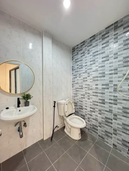 ขายถูก ทาวน์เฮาส์หลังมุม เนื้อที่เยอะมาก รีโนเวทใหม่กริบ พร้อมเข้าอยู่, Bangkok, เพชรเกษม 114, Nong Kang Plu, Nong Khaem, Bangkok, 2 Bedrooms, 190 sqm, Townhouse For Sale, by บุญชู อัศวฤทธิพรหม์, 500165519 - DDproperty.com