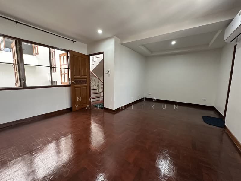 Sri Krung Rama 3 Estate, Bangkok, พระราม 3, Chong Nonsi, Yan Nawa, Bangkok, 5 Bedrooms, 400 sqm, Townhouse For Rent, by Napittha Tiyapanitkun, 500165545 - DDproperty.com
