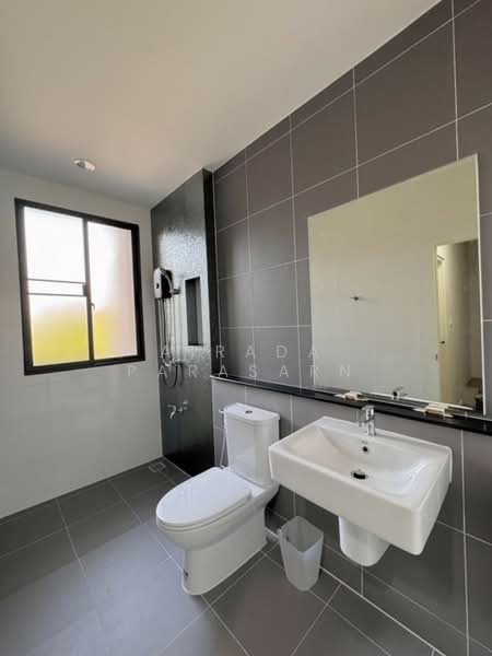 Baan Klang Muang Rama 9-Krungthep Kreetha, Bangkok, Soi Kanchanaphisek 23, Saphan Sung, Saphan Sung, Bangkok, 3 Bedrooms, 152 sqm, Townhouse For Rent, by Airada Parasarn, 500165571 - DDproperty.com