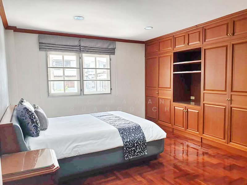 ให้เช่า บ้านเดี่ยว 2 ชั้น พร้อมเฟอร์นิเจอร์ ถนนสุทธิสาร ใกล้ MRT สุทธิสาร 1 กม., Bangkok, Samsen Nok, Huai Khwang, Bangkok, 4 Bedrooms, 250 sqm, Single Detached House For Rent, by Noppawan Ruangdech, 500165578 - DDproperty.com