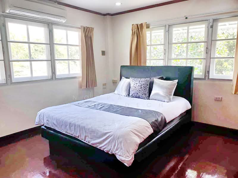 ให้เช่า บ้านเดี่ยว 2 ชั้น พร้อมเฟอร์นิเจอร์ ถนนสุทธิสาร ใกล้ MRT สุทธิสาร 1 กม., Bangkok, Samsen Nok, Huai Khwang, Bangkok, 4 Bedrooms, 250 sqm, Single Detached House For Rent, by Noppawan Ruangdech, 500165578 - DDproperty.com