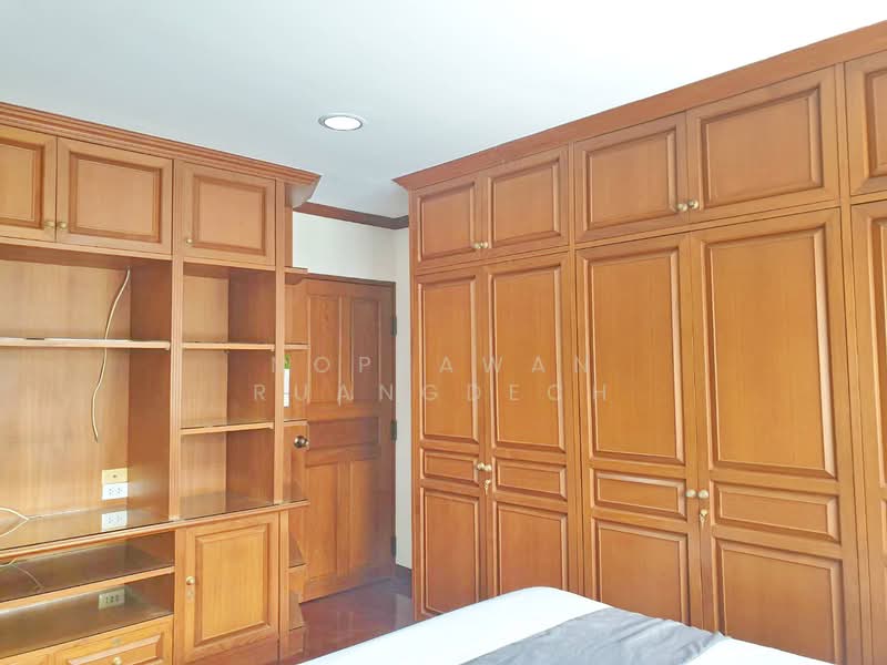 ให้เช่า บ้านเดี่ยว 2 ชั้น พร้อมเฟอร์นิเจอร์ ถนนสุทธิสาร ใกล้ MRT สุทธิสาร 1 กม., Bangkok, Samsen Nok, Huai Khwang, Bangkok, 4 Bedrooms, 250 sqm, Single Detached House For Rent, by Noppawan Ruangdech, 500165578 - DDproperty.com