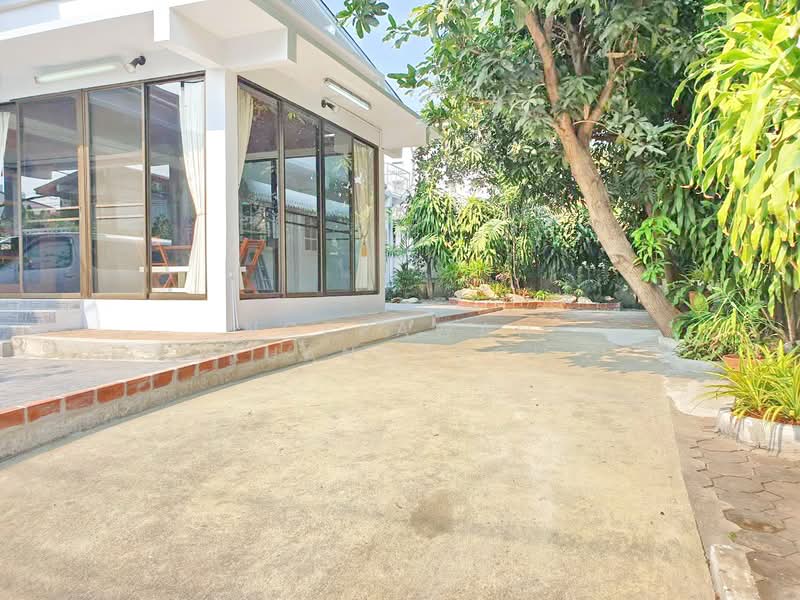 ให้เช่า บ้านเดี่ยว 2 ชั้น พร้อมเฟอร์นิเจอร์ ถนนสุทธิสาร ใกล้ MRT สุทธิสาร 1 กม., Bangkok, Samsen Nok, Huai Khwang, Bangkok, 4 Bedrooms, 250 sqm, Single Detached House For Rent, by Noppawan Ruangdech, 500165578 - DDproperty.com