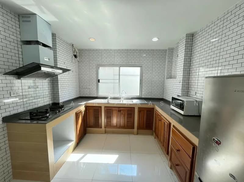 บ้านเดี่ยว 2 ชั้น พร้อมอยู่ ซอยบ้านเดี่ยว 2 ชั้น พร้อมอยู่ ซอยภาวนา ลาดพร้าว 41 ภาวนา ลาดพร้าว 41, Bangkok, Chan Kasem, Chatuchak, Bangkok, 4 Bedrooms, 280 sqm, Single Detached House For Rent, by Airada Parasarn, 500165586 - DDproperty.com