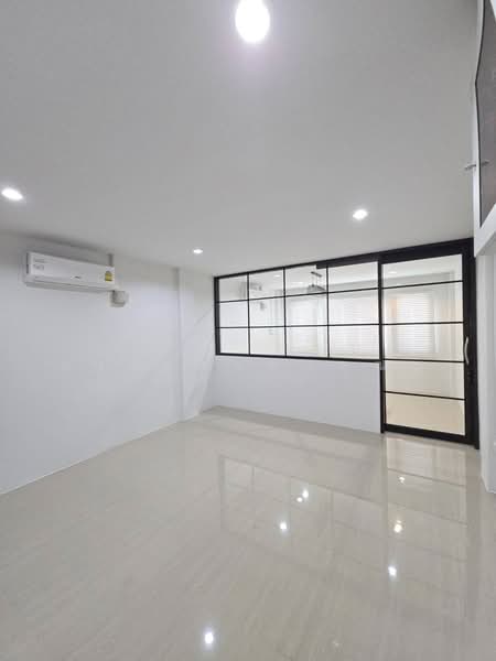 ให้เช่า, กรุงเทพ, ทรายกองดิน, คลองสามวา, กรุงเทพ, 230 ตร.ม., ตึกแถว-อาคารพาณิชย์ ให้เช่า, โดย อรุณ อเนกคุณะ, 500165590 - DDproperty.com